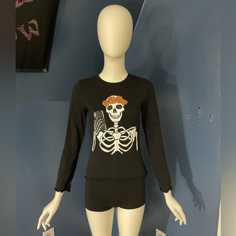 Rare Mighty Fine Selfie Skeleton Halloween Shirt Size Large Flowers Black